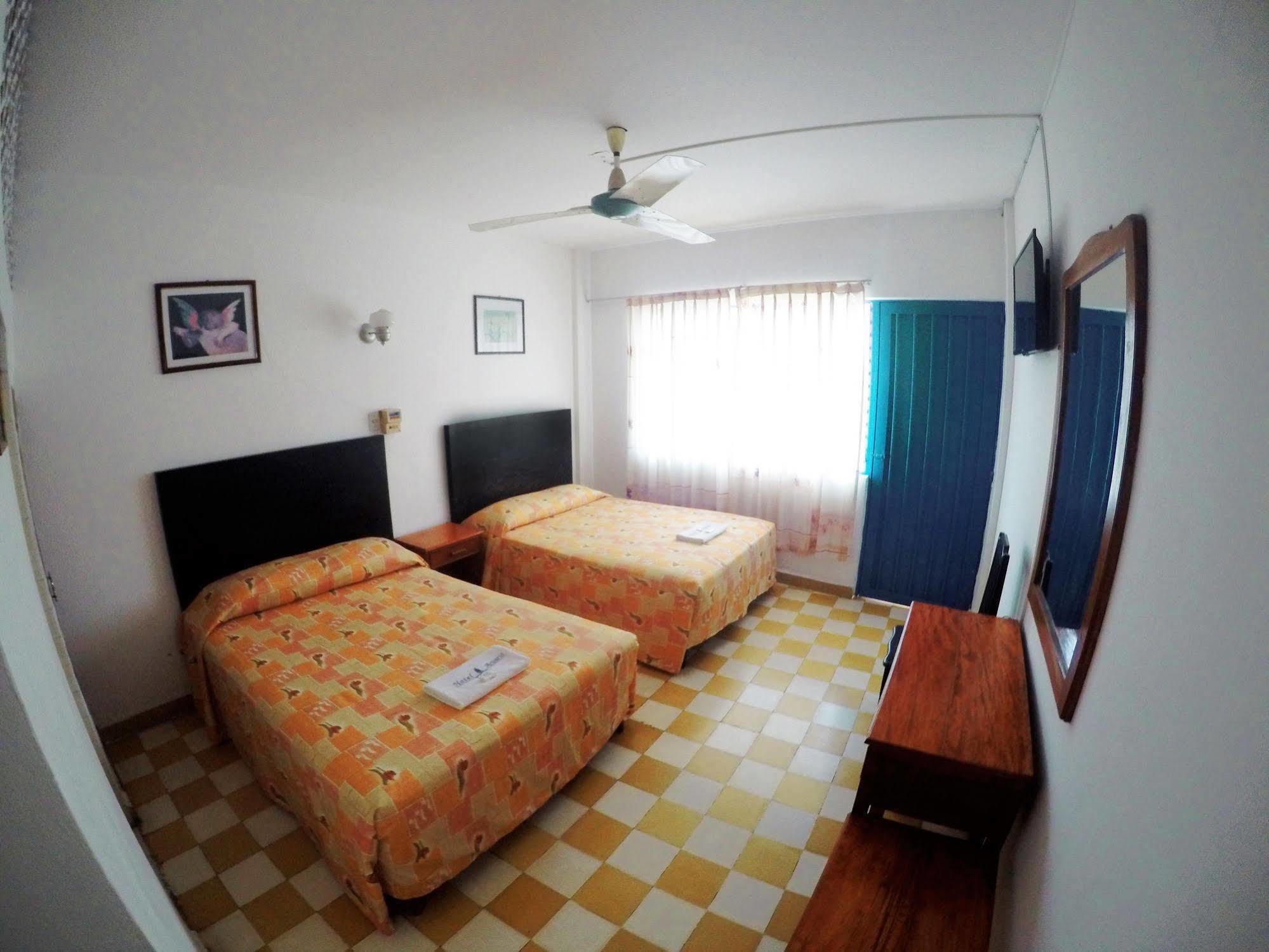 Hotel Acuario Catemaco Exteriör bild